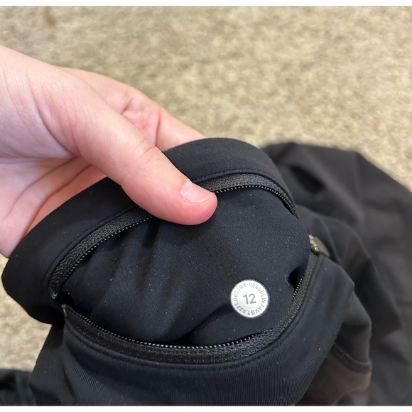 Lululemon Speed Up Mid-Rise Short 4"
Black Women's Size 12 Running Yoga Gym Prep - Picture 6 of 6